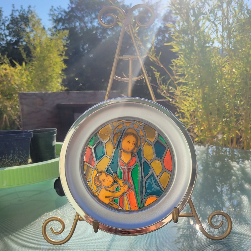 Creative World Trevino Italy “ The Madonna 1973 “ Stained Glass Collector Plate